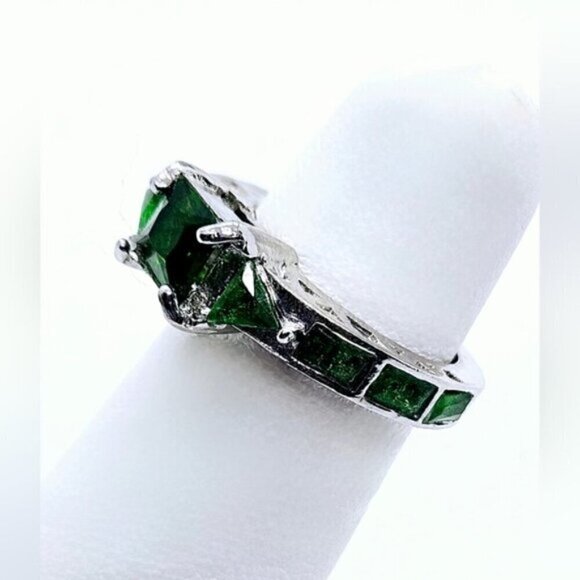 Silver Tone Simulant Emerald Gemstone Fashion Ring - Picture 7 of 10